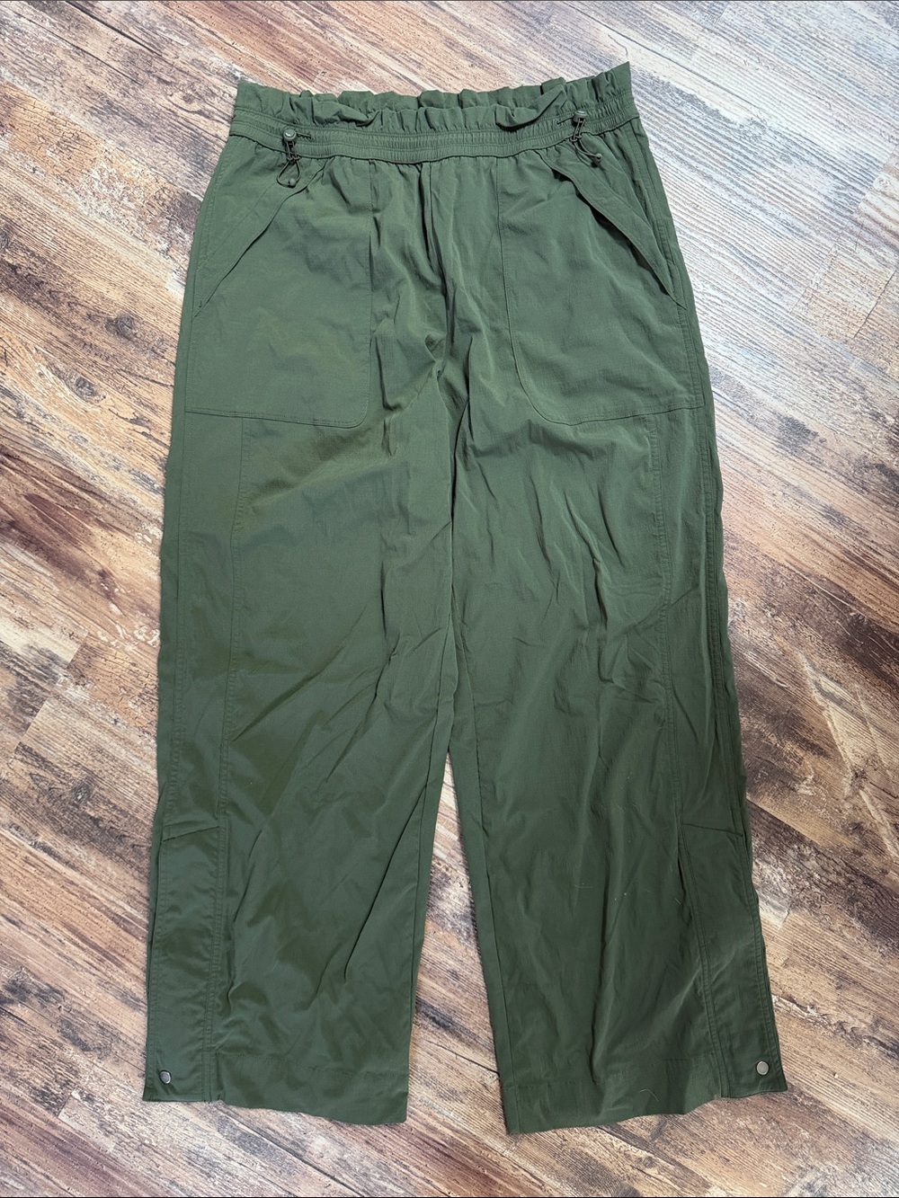 Women's Athleta Trekkie High Rise Parachute Pants Aspen Olive Size Large